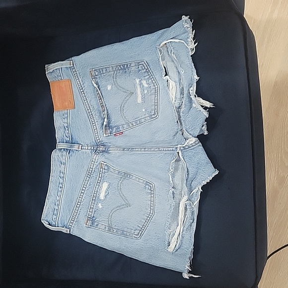 Levi 501 distressed shorts size 29 - Picture 2 of 3